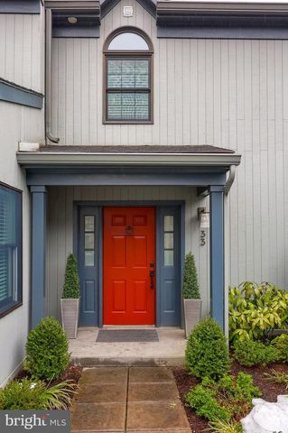 33 DEER FORD DR, Lancaster, PA 17601
