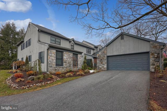 33 DEER FORD DR, Lancaster, PA 17601