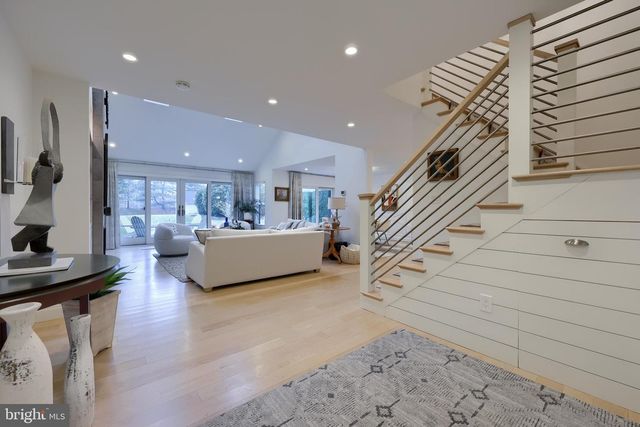 33 DEER FORD DR, Lancaster, PA 17601