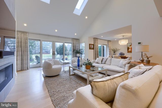 33 DEER FORD DR, Lancaster, PA 17601