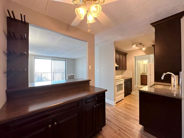 9074 W Terrace Drive 6D, Niles, IL 60714