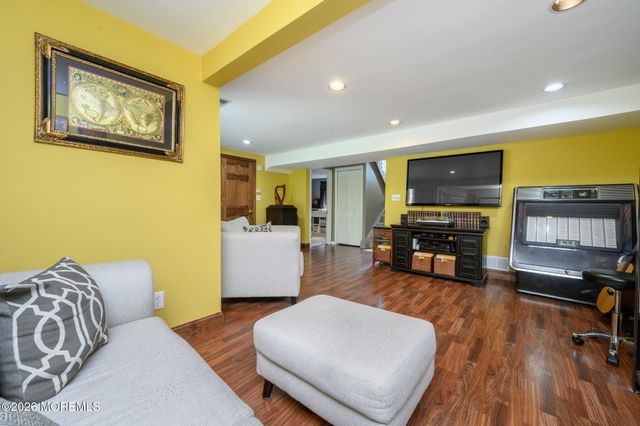 24 Claire Circle, Howell, NJ 07731