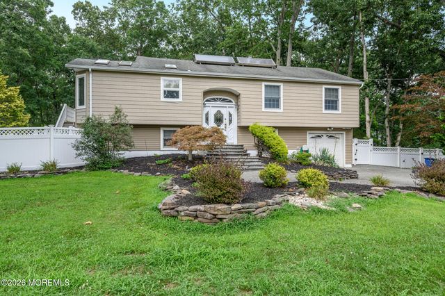 24 Claire Circle, Howell, NJ 07731