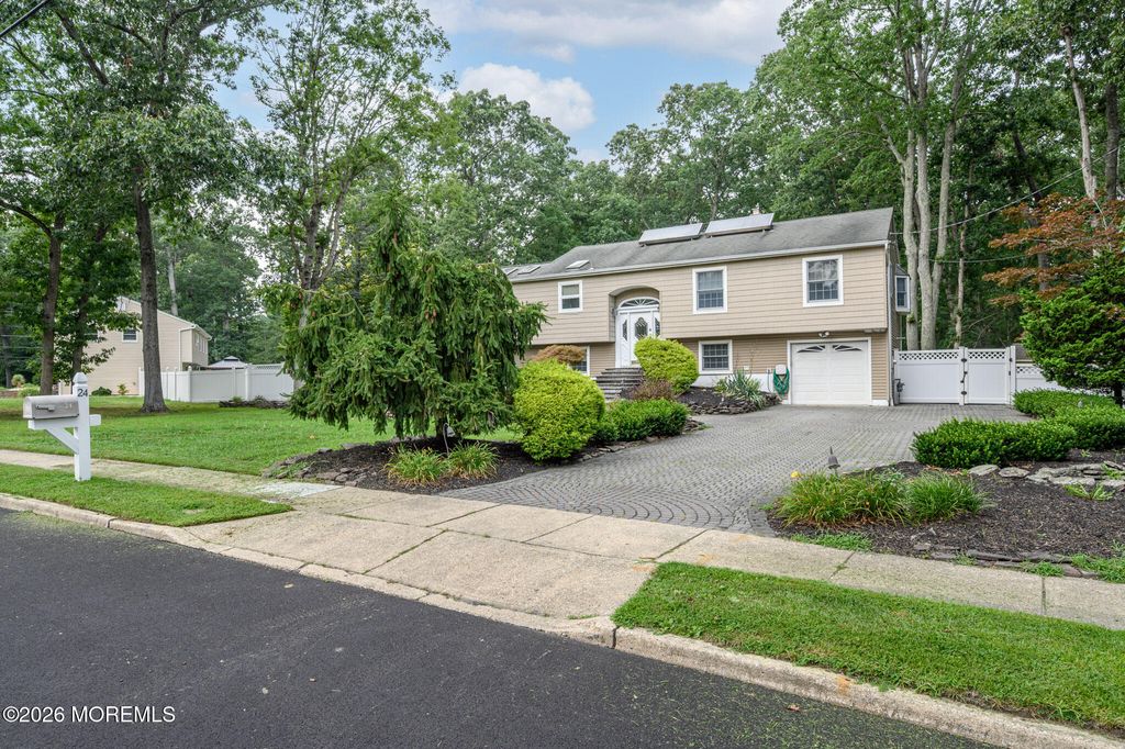 24 Claire Circle, Howell, NJ 07731
