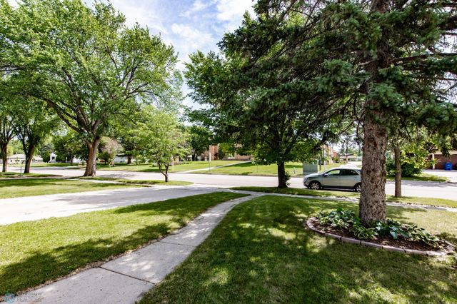 1015 14th Street S, Moorhead, MN 56560