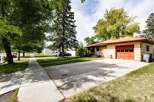 1015 14th Street S, Moorhead, MN 56560