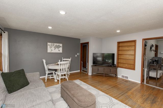 1015 14th Street S, Moorhead, MN 56560