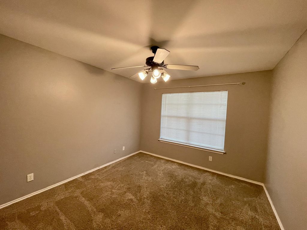 Image 10 of property listing at 2805 Mcgill Boulevard, San Angelo, TX 76905