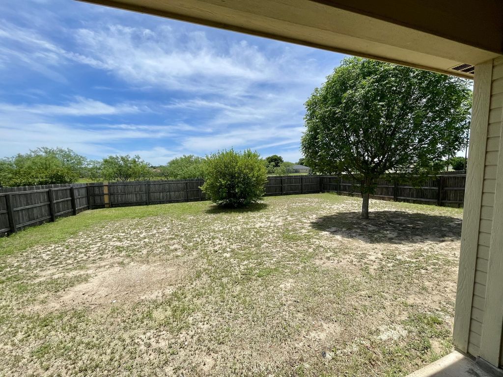 Image 11 of property listing at 2805 Mcgill Boulevard, San Angelo, TX 76905