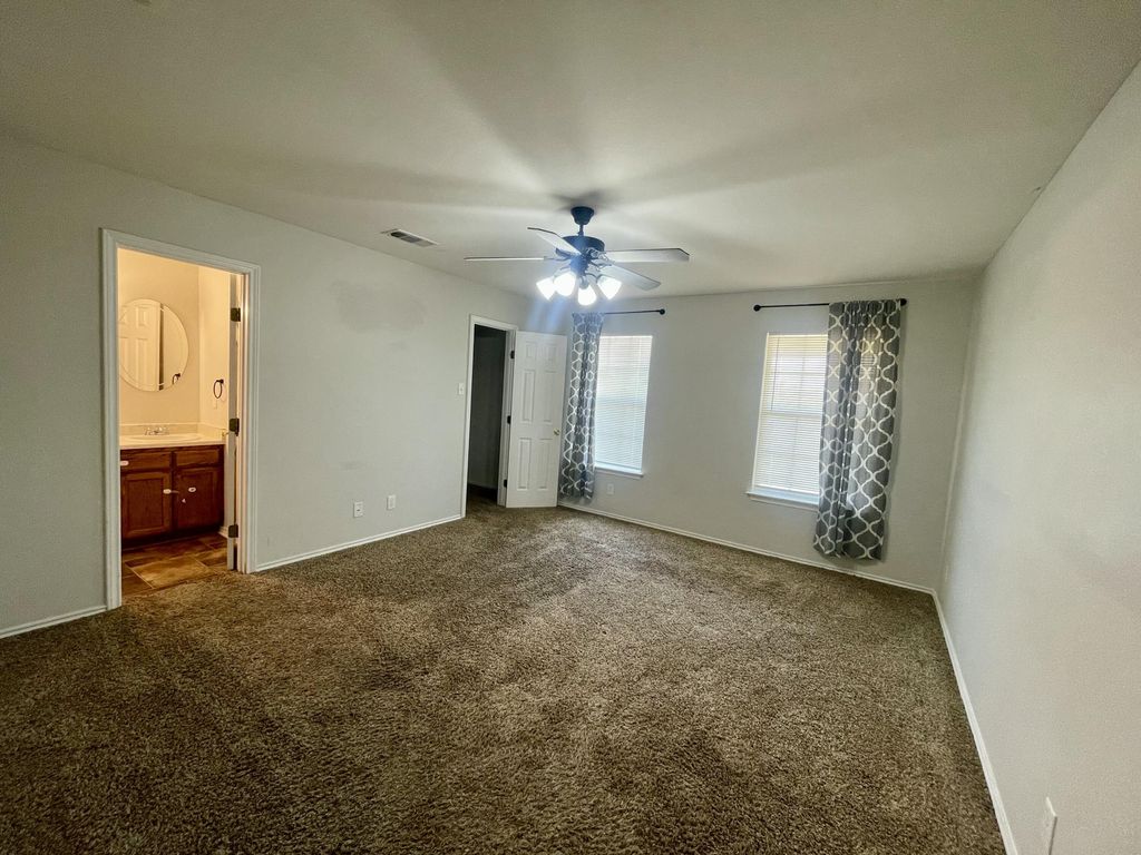 Image 4 of property listing at 2805 Mcgill Boulevard, San Angelo, TX 76905