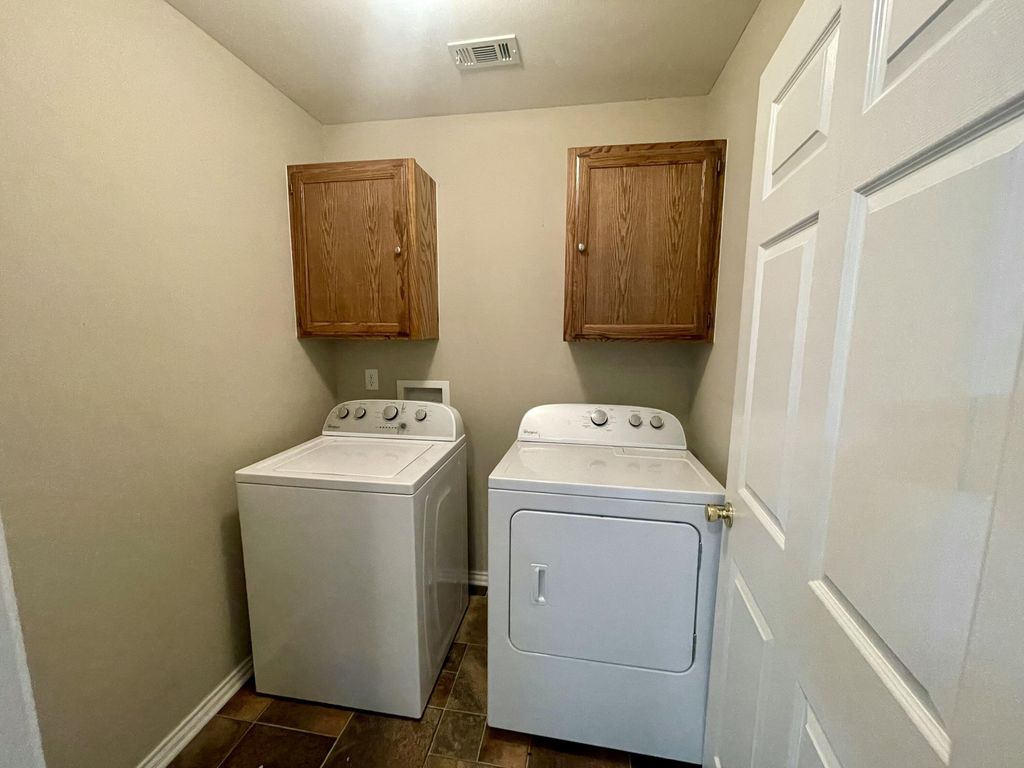 Image 6 of property listing at 2805 Mcgill Boulevard, San Angelo, TX 76905