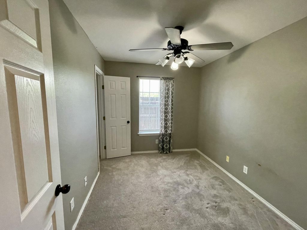 Image 8 of property listing at 2805 Mcgill Boulevard, San Angelo, TX 76905