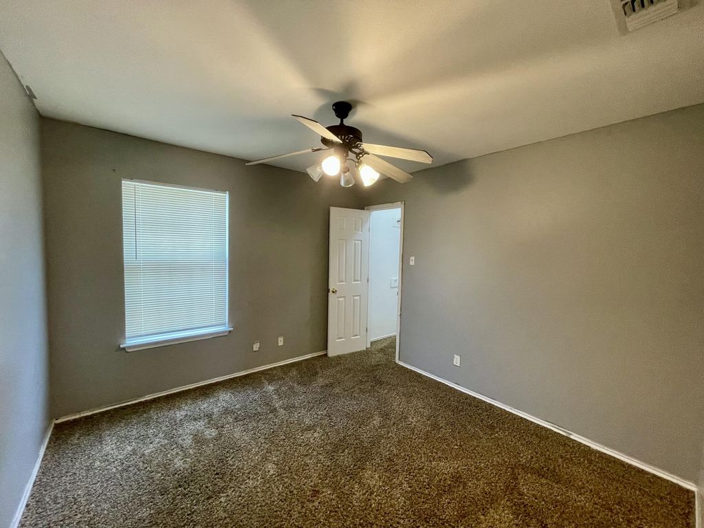Image 9 of property listing at 2805 Mcgill Boulevard, San Angelo, TX 76905