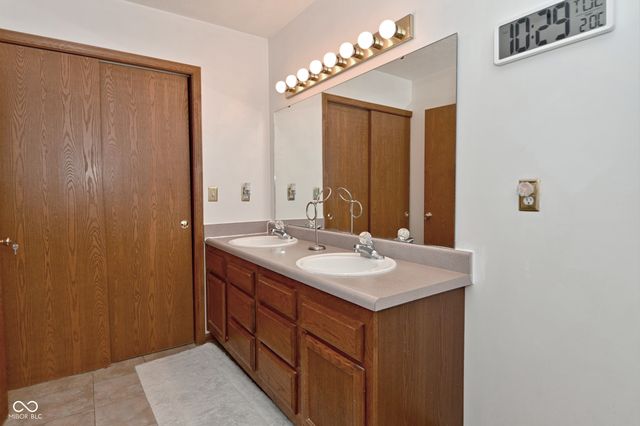 6624 Colleens Way, Indianapolis, IN 46221
