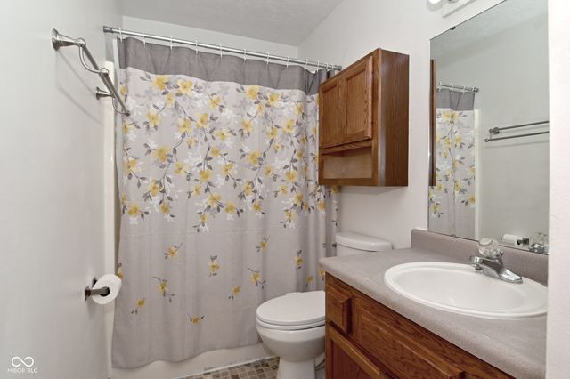 6624 Colleens Way, Indianapolis, IN 46221