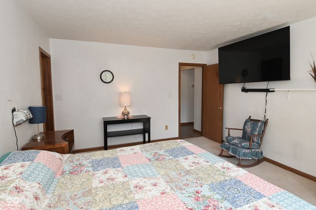 6624 Colleens Way, Indianapolis, IN 46221