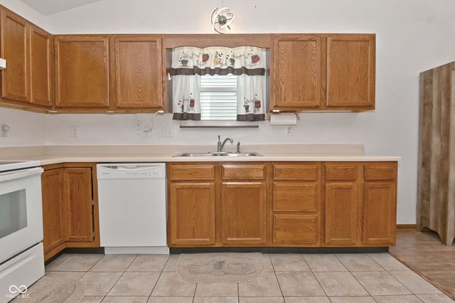 6624 Colleens Way, Indianapolis, IN 46221