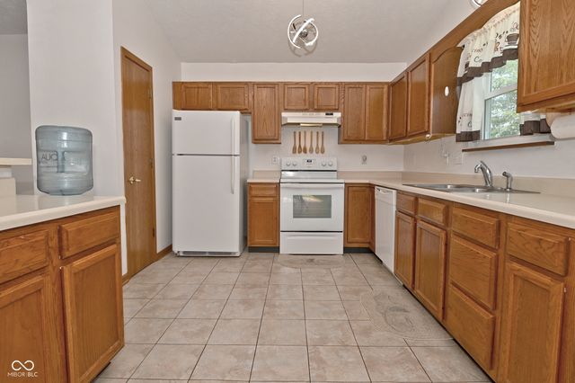 6624 Colleens Way, Indianapolis, IN 46221