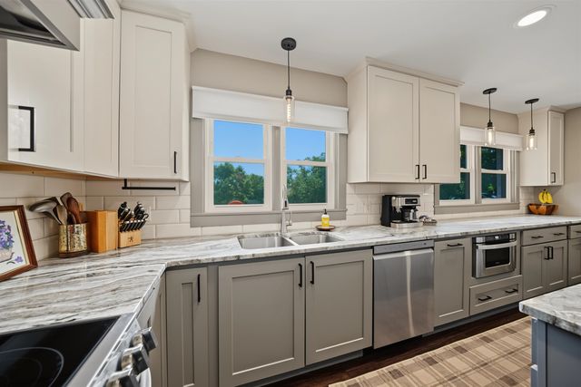147 Overhill Rd, Salina, KS 67401