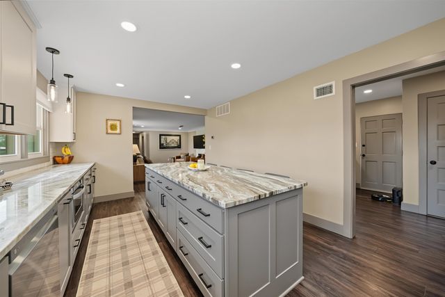147 Overhill Rd, Salina, KS 67401
