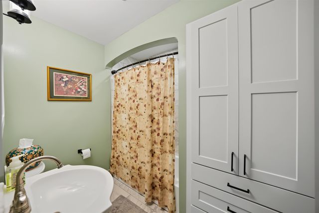 147 Overhill Rd, Salina, KS 67401
