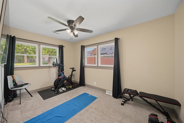 147 Overhill Rd, Salina, KS 67401