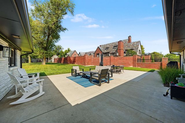 147 Overhill Rd, Salina, KS 67401