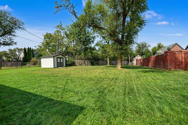 147 Overhill Rd, Salina, KS 67401