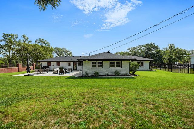 147 Overhill Rd, Salina, KS 67401