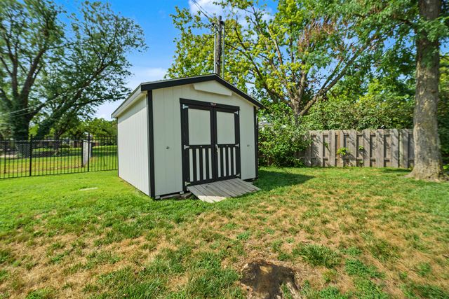 147 Overhill Rd, Salina, KS 67401