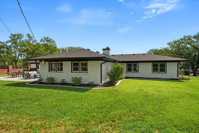 147 Overhill Rd, Salina, KS 67401