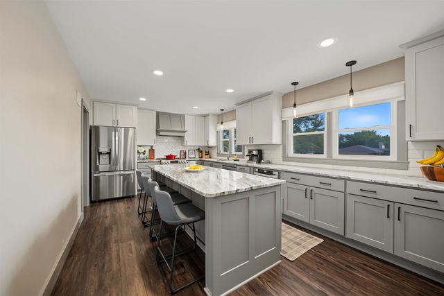 147 Overhill Rd, Salina, KS 67401