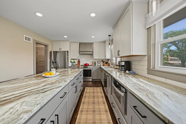 147 Overhill Rd, Salina, KS 67401