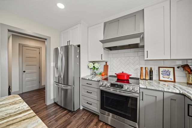 147 Overhill Rd, Salina, KS 67401