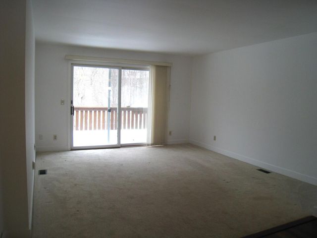 245 Bona Vista Drive NW 20, Grand Rapids, MI 49504