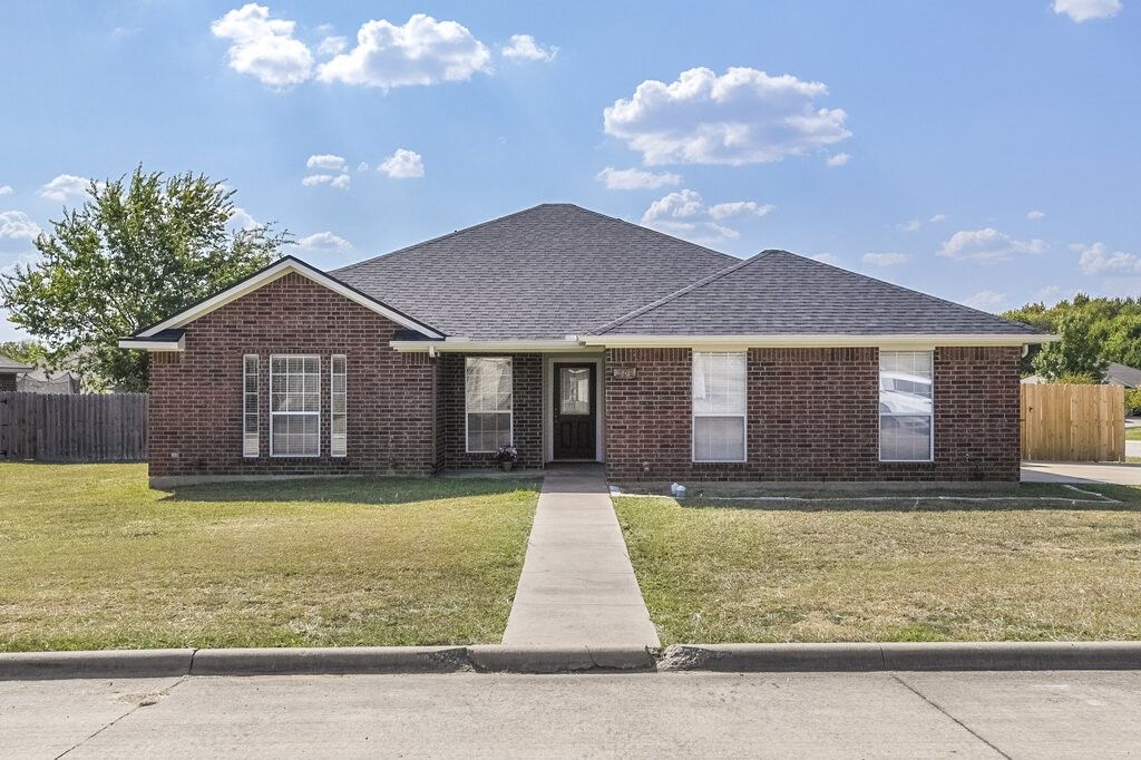 201 Seminole Trail, Alvarado, TX 76009