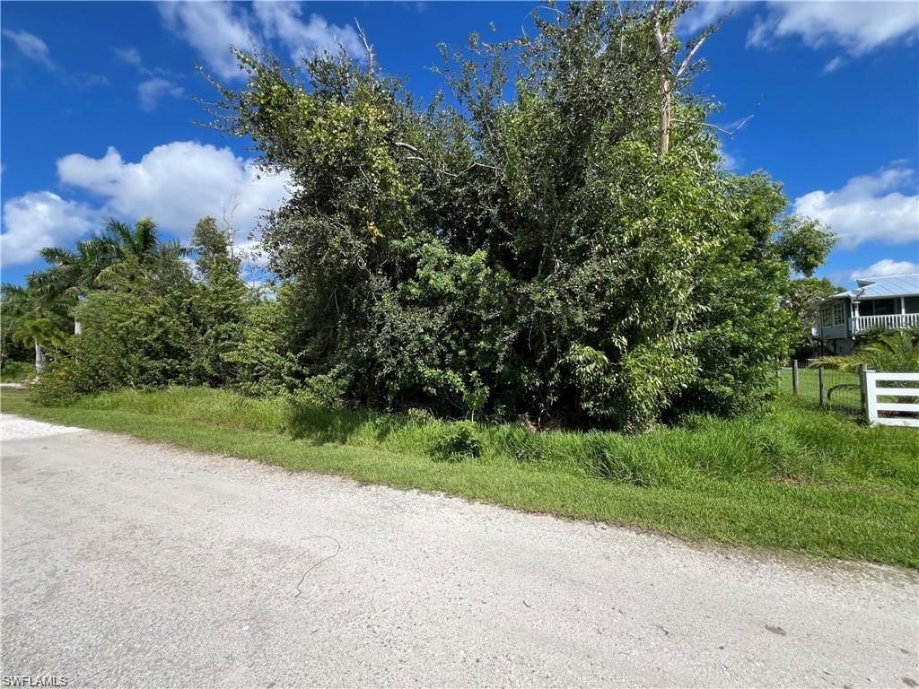 5210 Barrow DR, ST. JAMES CITY, FL 33956 — photo 4