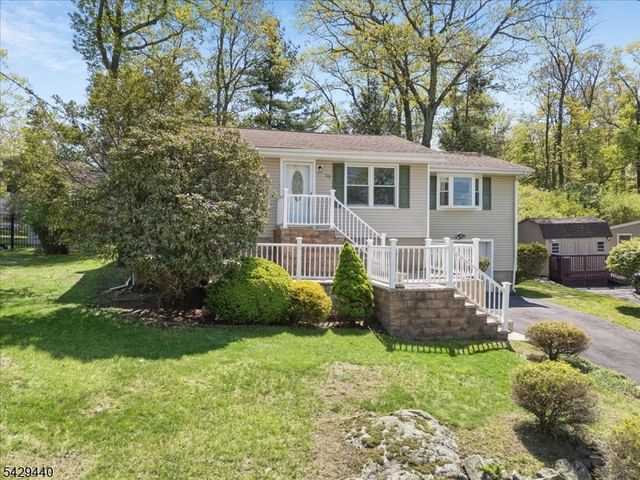 119 Rollins Trl, Hopatcong Boro, NJ 07843