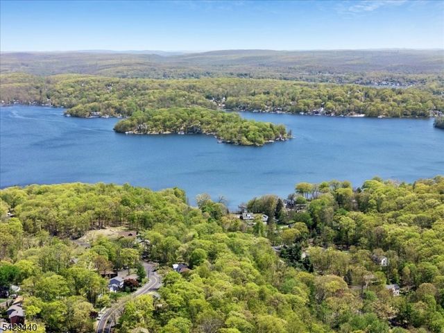 119 Rollins Trl, Hopatcong Boro, NJ 07843