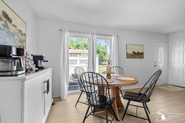 30334 Windsor Drive, Gibraltar, MI 48173