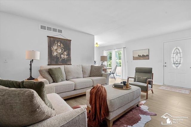 30334 Windsor Drive, Gibraltar, MI 48173