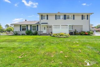 30334 Windsor Drive, Gibraltar, MI 48173