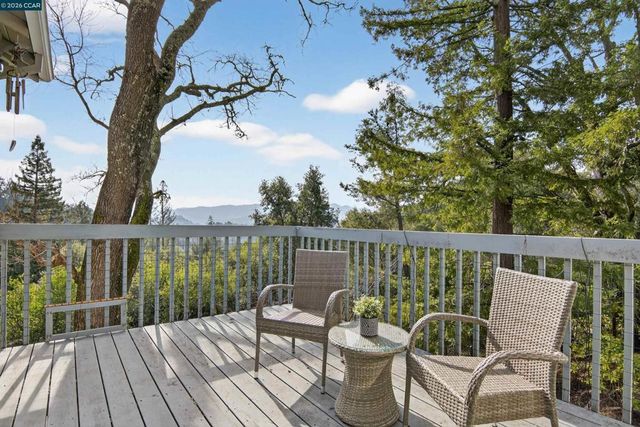 22 Las Palomas, Orinda, CA 94563