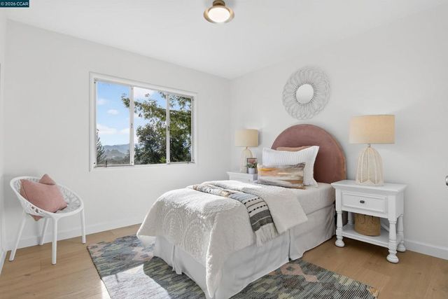 22 Las Palomas, Orinda, CA 94563