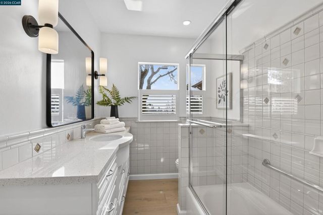 22 Las Palomas, Orinda, CA 94563