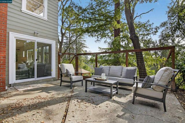 22 Las Palomas, Orinda, CA 94563