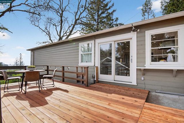 22 Las Palomas, Orinda, CA 94563