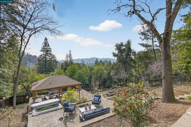 22 Las Palomas, Orinda, CA 94563