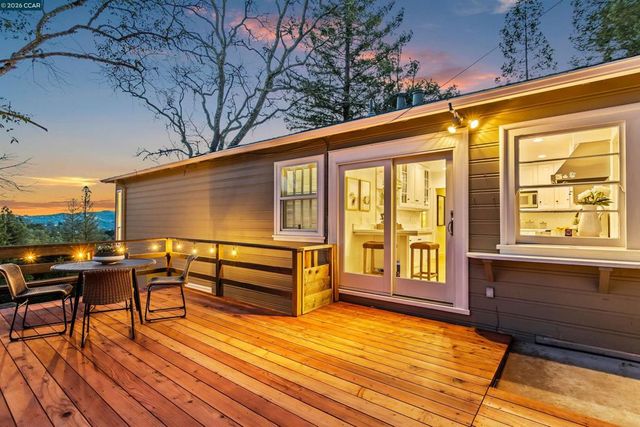 22 Las Palomas, Orinda, CA 94563