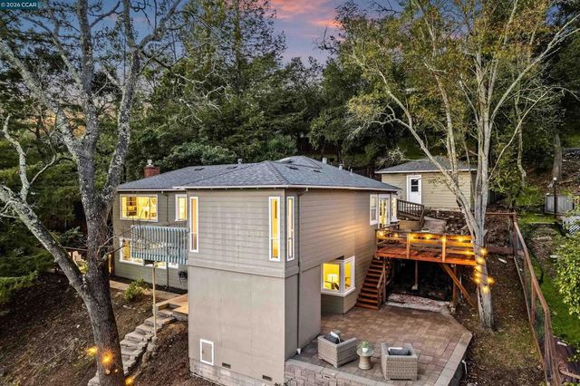 22 Las Palomas, Orinda, CA 94563